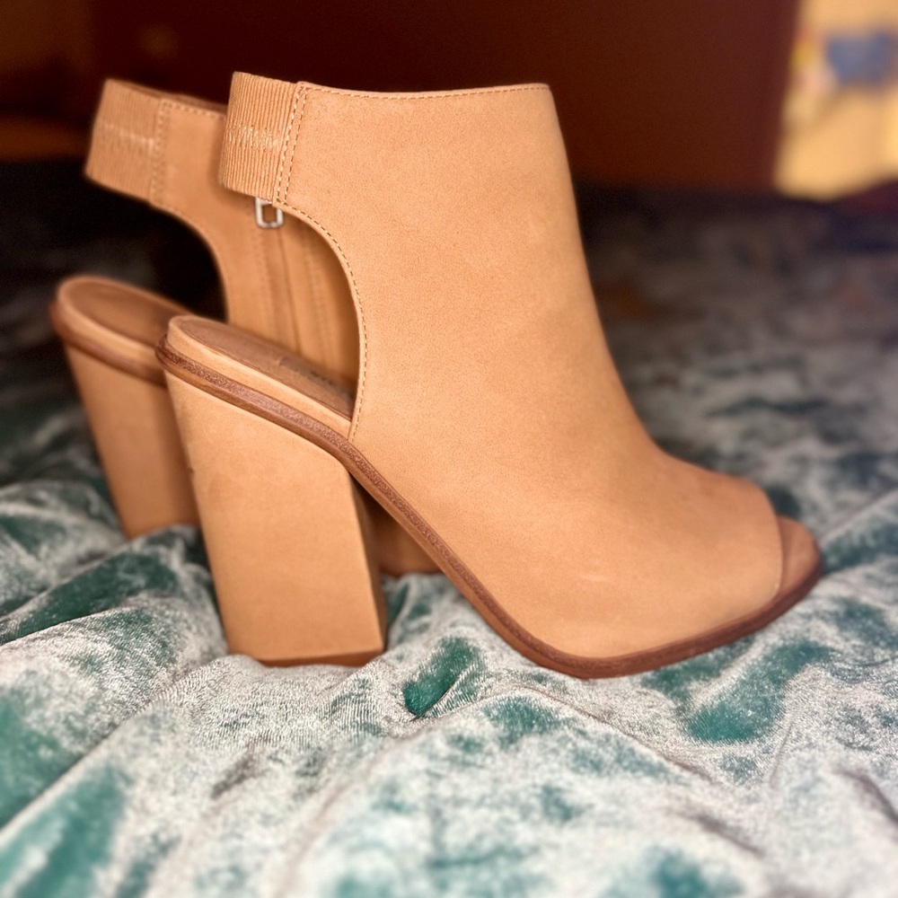 Steve Madden Valencia Tan Heeled Booties with Slingback Strap
